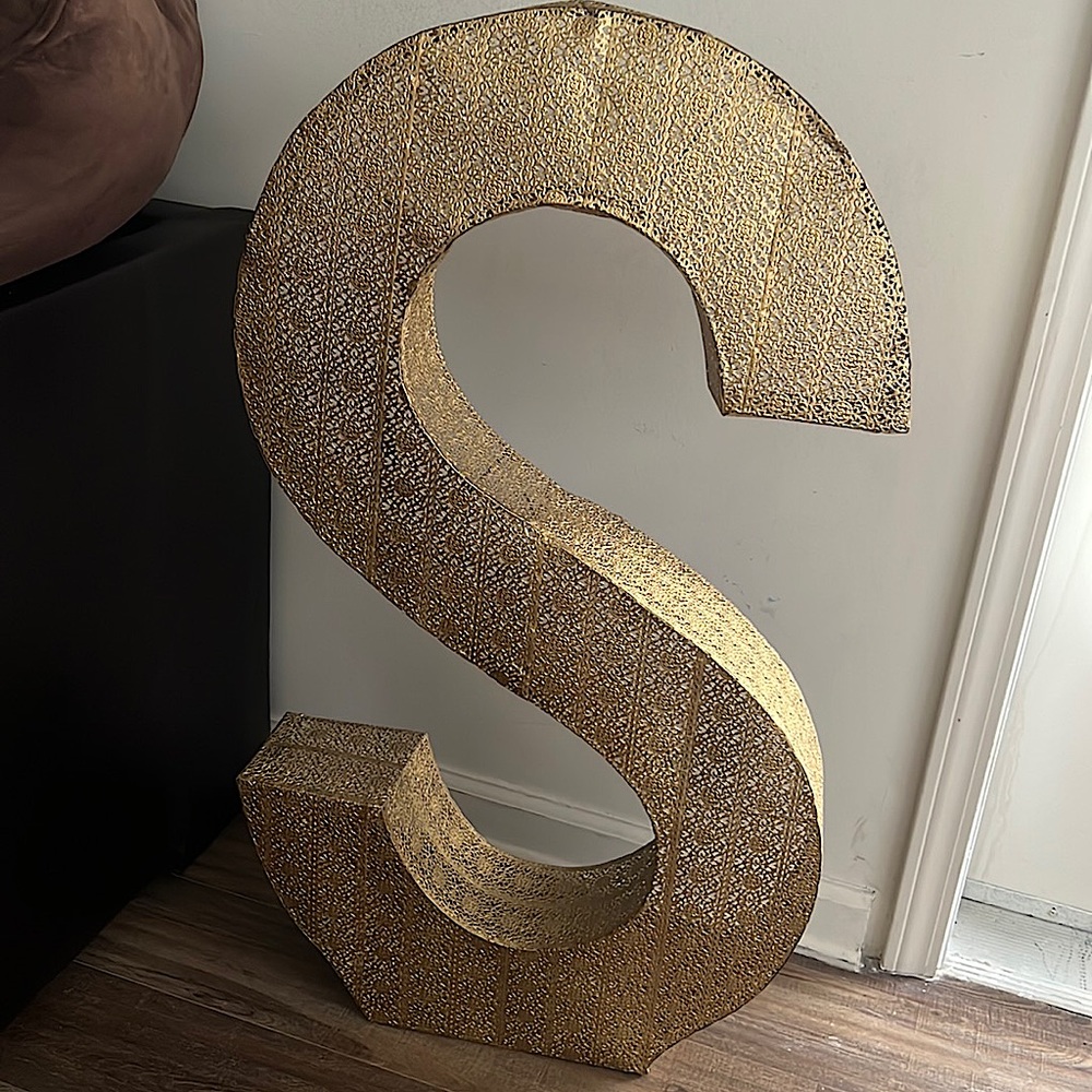 Letter “S” wall decor